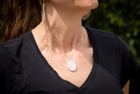 rose quartz engravable pendant