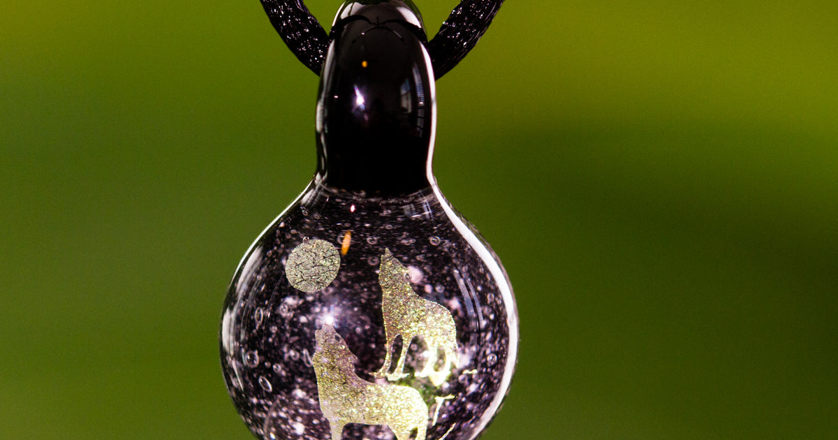 Cremation Jewelry Howling Wolf Hologram Pendant with Infused