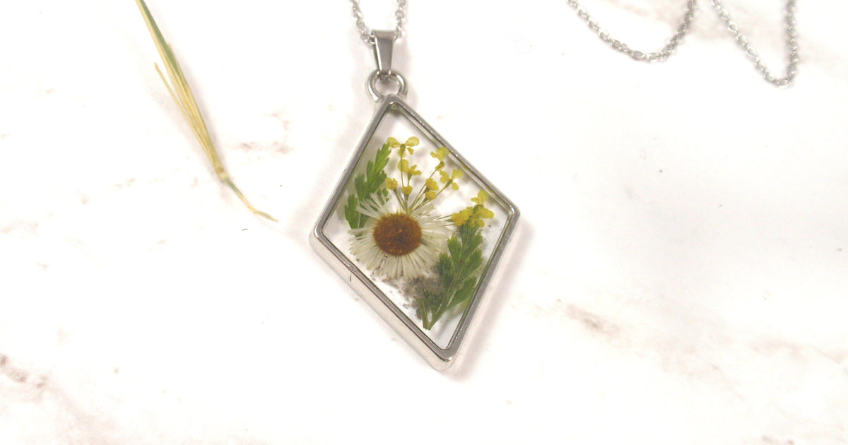HandcraftDecorations Daisies URN.Flowers Cremation URN Necklace.Flowers...