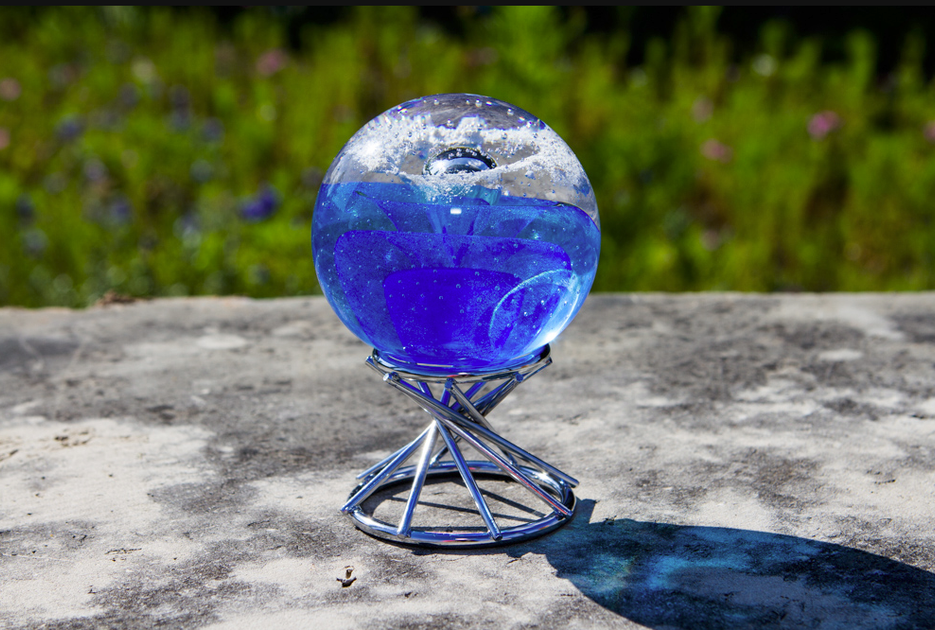 Silver Swirl Paperweight Stand - Memorial Glass & Jewelry