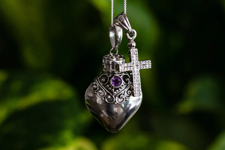 unique cremation jewelry