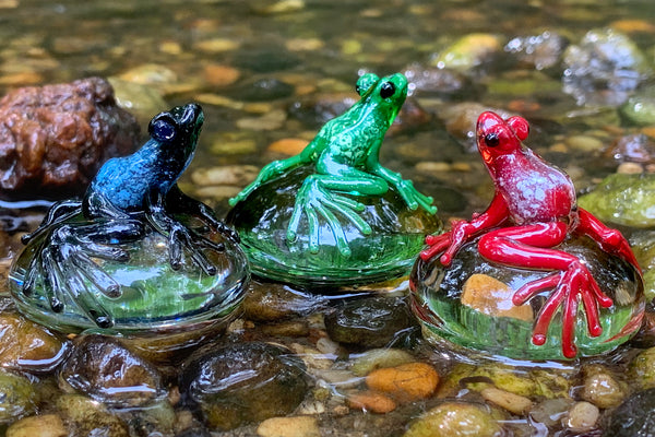 Glass Peeper Frog with Cremation Ash Memorial Glass Jewelry