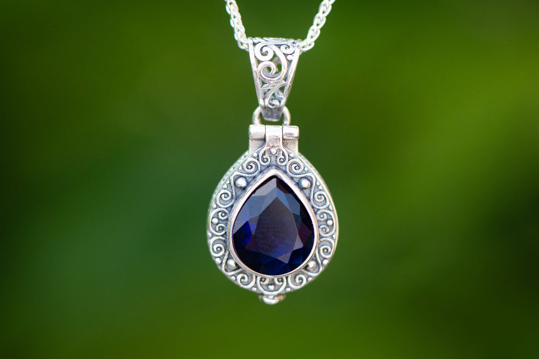cremation pendant with ash