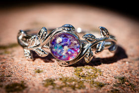 cremation ring leaf themed in purples