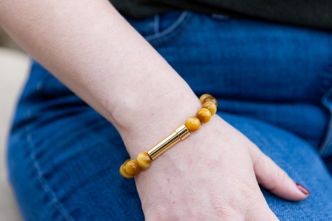 woman bearing honey bracelet for cremation ash and fur
