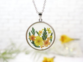 necklace with ashes and flower blooms