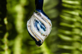 spiral-twist-glass-pendant-with-infused-cremation-ash