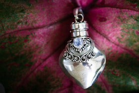 sterling-silver-heart-keepsake-pendant-for-cremains-or-hair